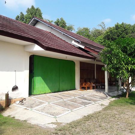 Griya Harja Homestay Magelang Exterior photo