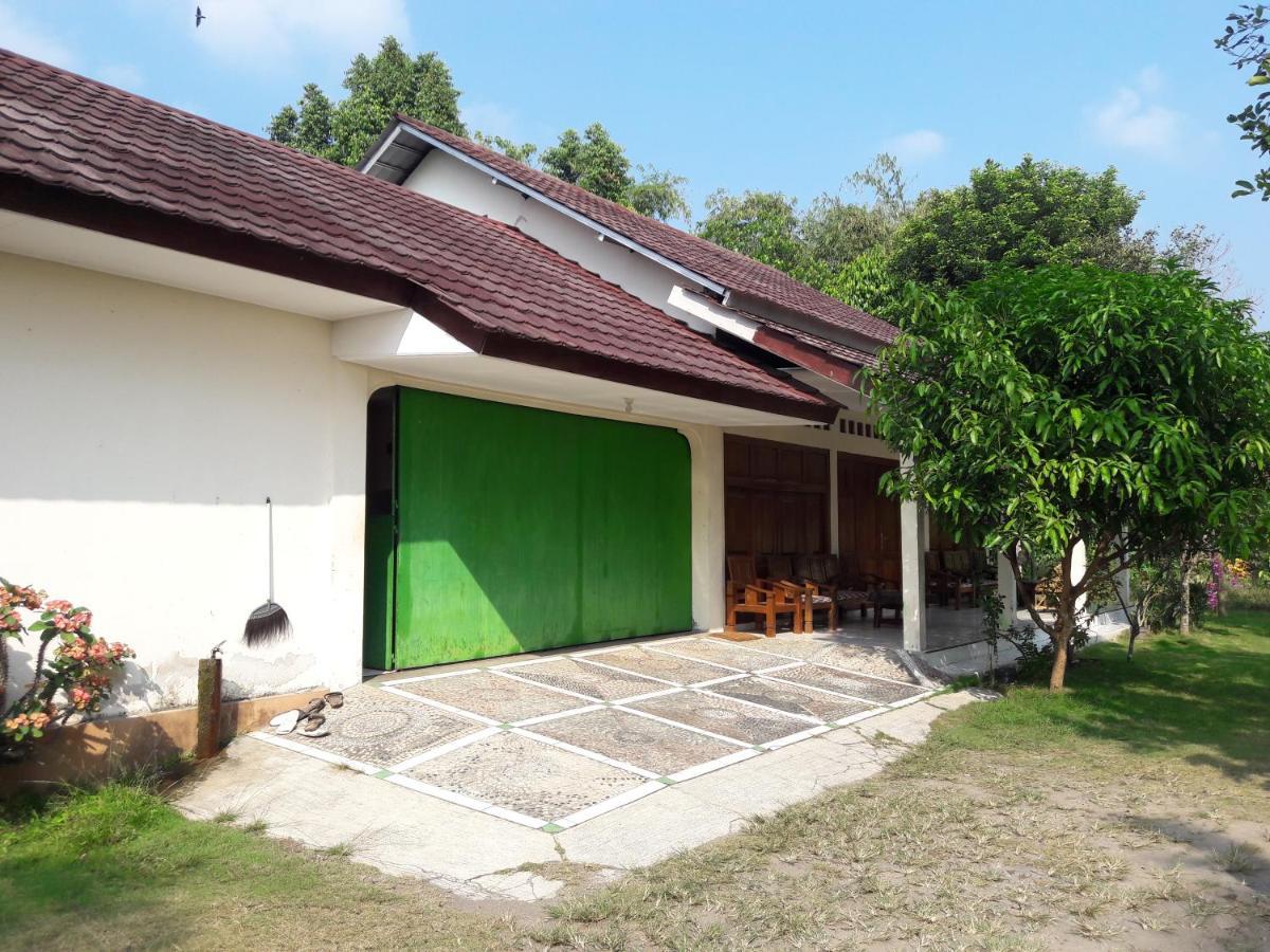 Griya Harja Homestay Magelang Exterior photo